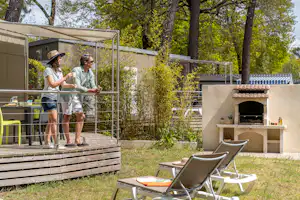 Camping Sandaya L'Orée du Bois - Mobilheim mit Veranda im grünen auf dem Campingplatz