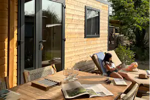 Camping L'Orée de l'Océan - Mobilheim mit Terrasse auf dem Campingplatz
