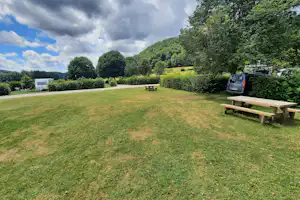 Camping l'Orée des Vosges - Stellplatzwiese auf dem Campingplatz