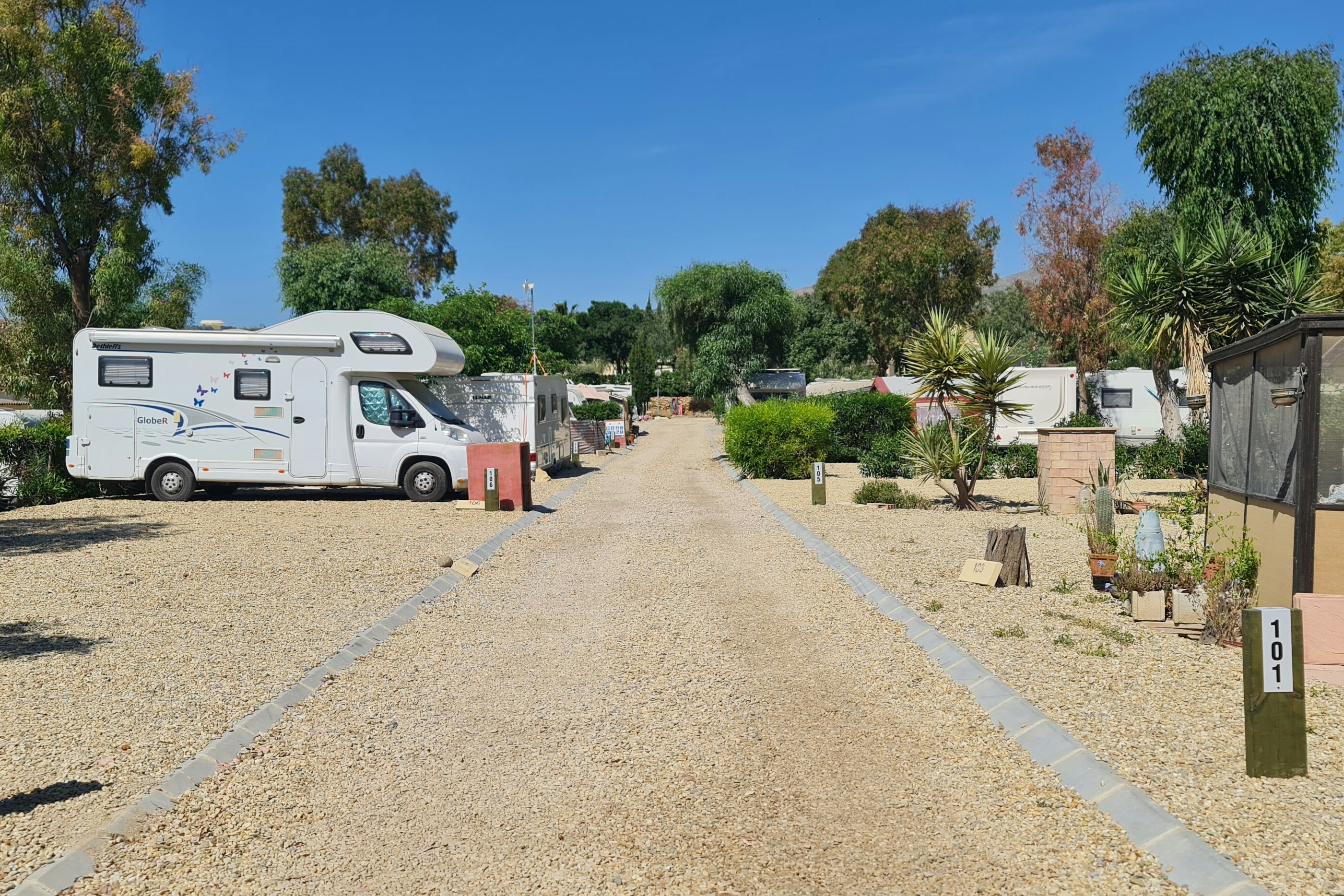 Camping Los Gallardos - Stellplätze auf dem Campingplatz