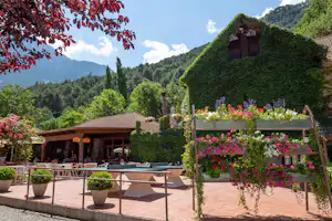 Camping Los Vives - Terrasse vor dem Campingrestaurant