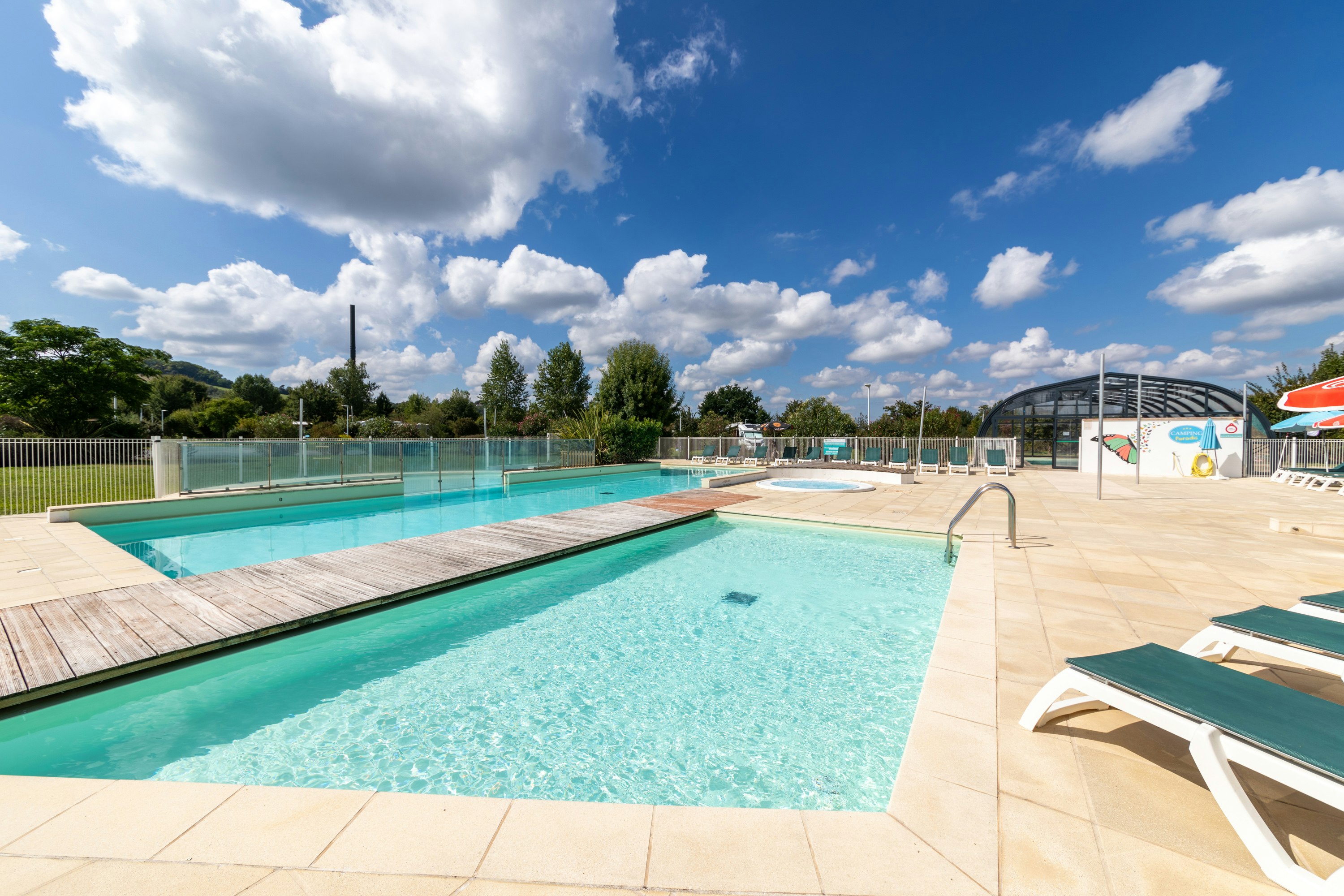 Camping Lot et Bastides  Camping Paradis Vallée du Lot - Freibad auf dem Campingplatz