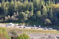 Camping Lötschental - Wohnmobil un Wohnwagen Stellplaetze auf der Wiese