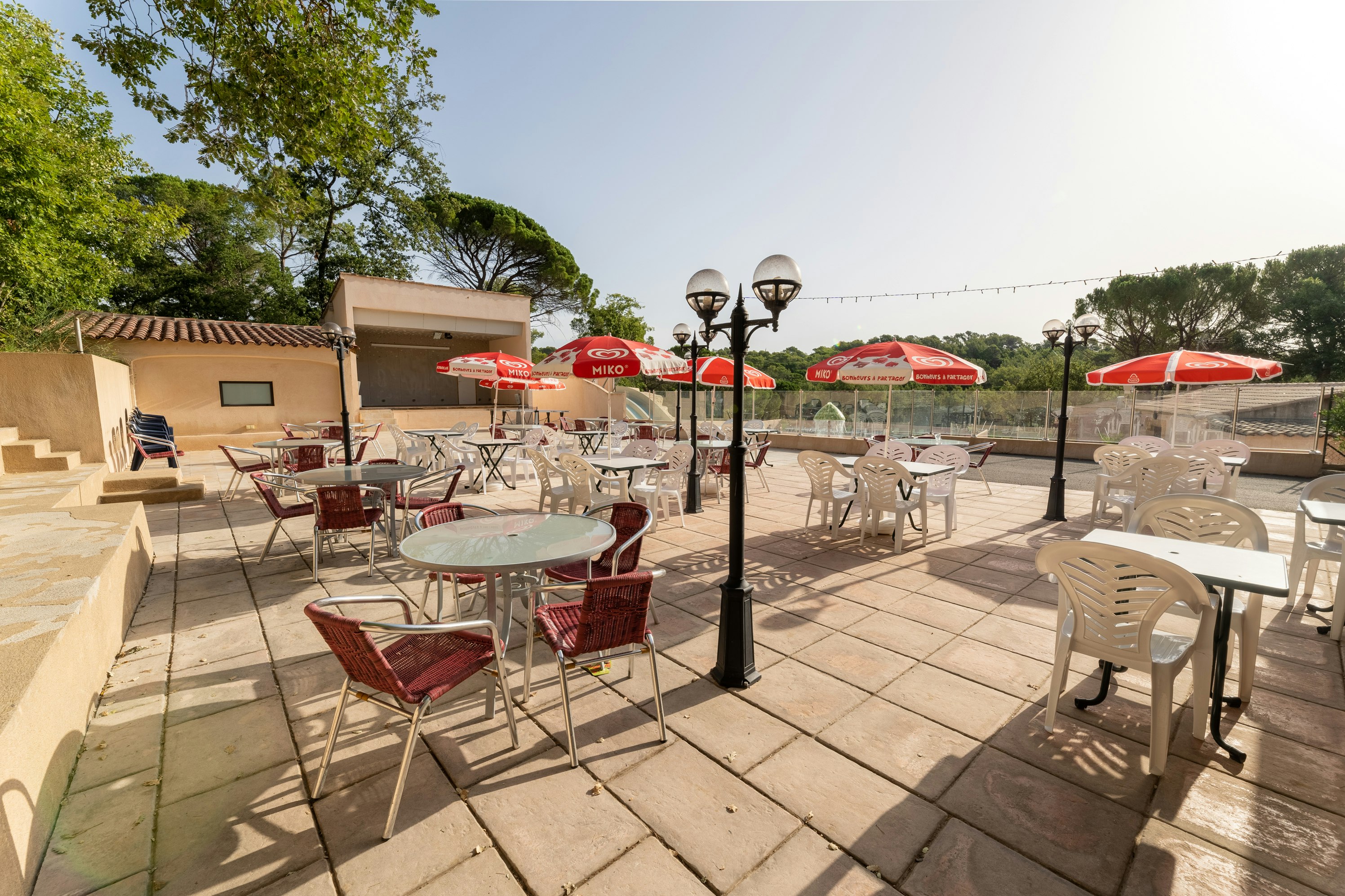 Camping Koawa Lou Cantaïre  Camping Lou Cantaïre - Terrasse des Restaurants am Freibad