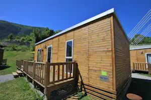 Camping Lou Gourdan - Mobilheim mit Veranda auf dem Campingplatz