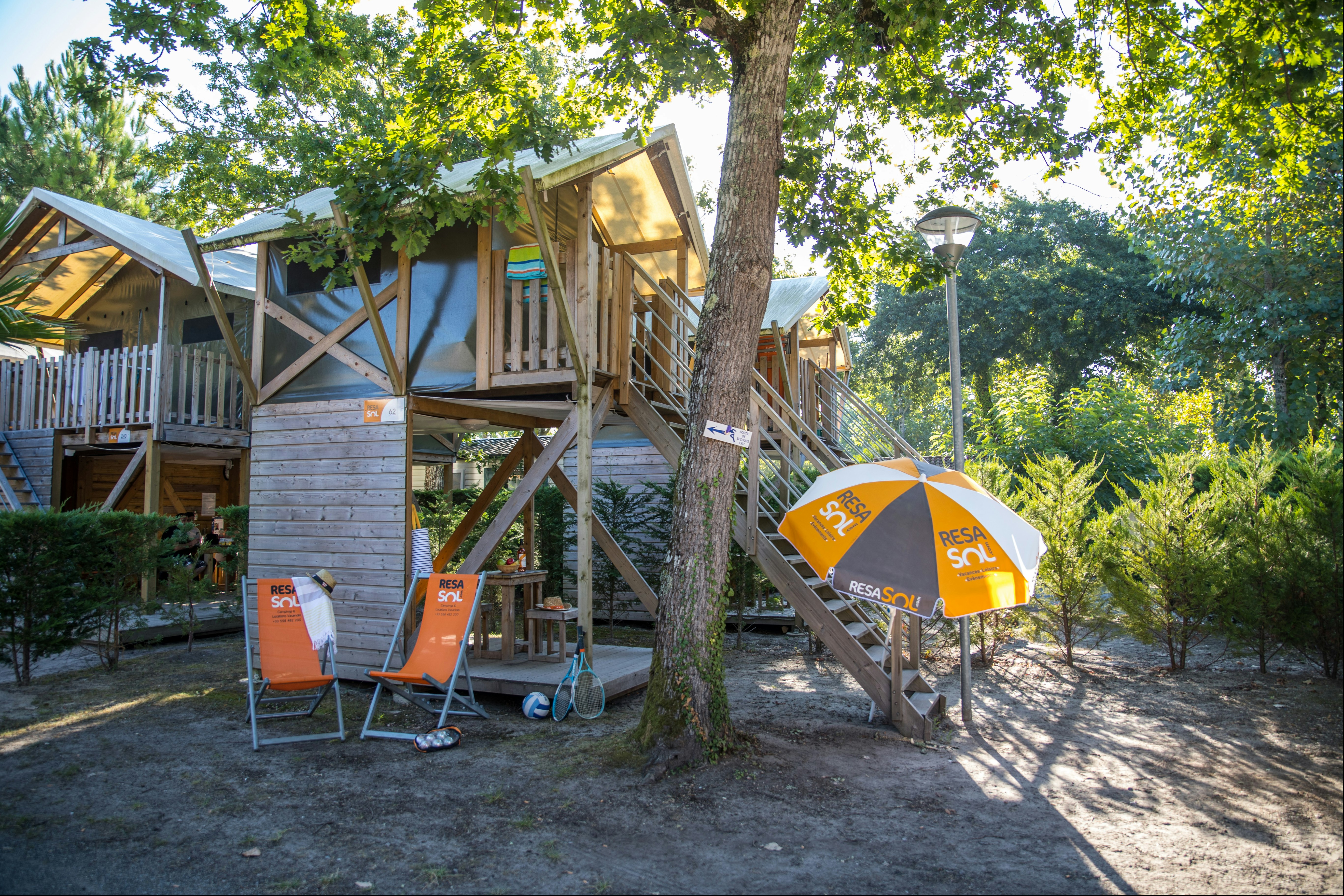 CAMPING LOU PIGNADA  - Mobilheim mit Terrasse auf dem Campingplatz