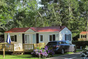 Camping Lou P'tit Poun - Mobilheim mit Veranda auf dem Campingplatz