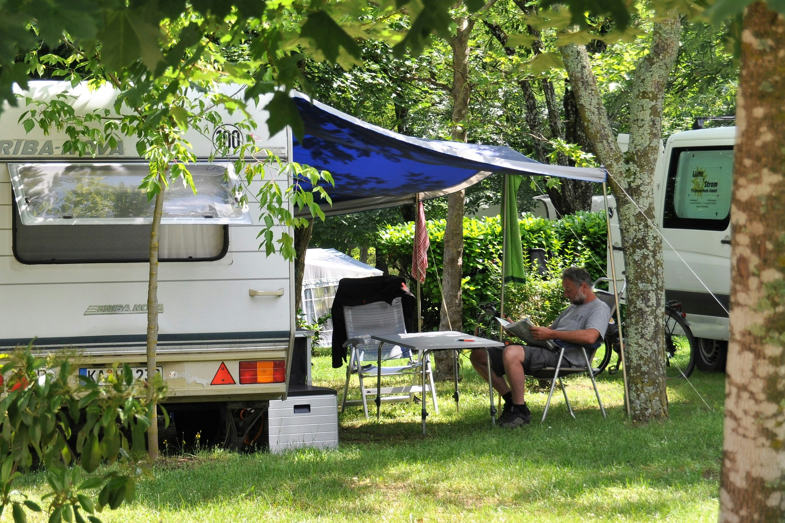 Camping Lou Rouchetou - Stellplätze im Grünen