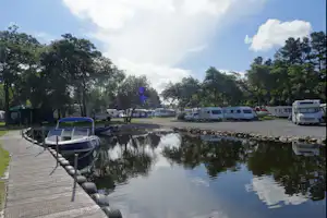 Camping Lough Ree - Anleger und Stellplätze auf dem Campingplatz