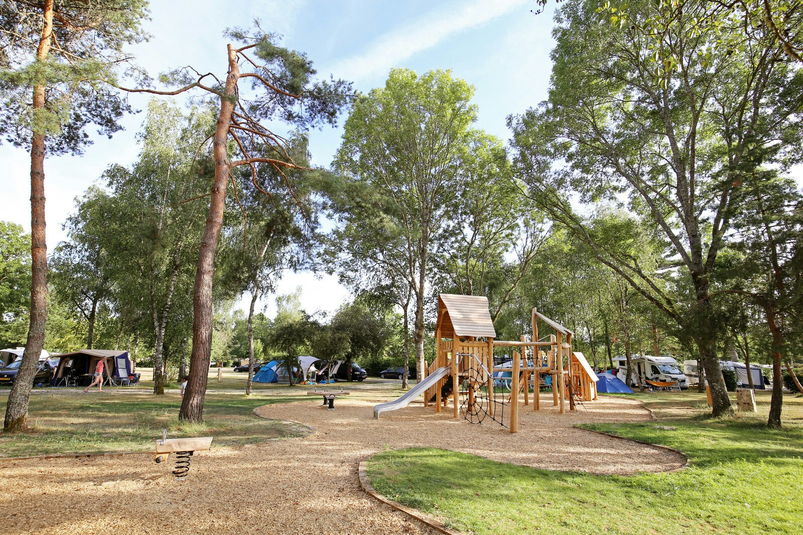Camping Huttopia Etang de Fouché  - Kinderspielplatz auf dem Campingplatz