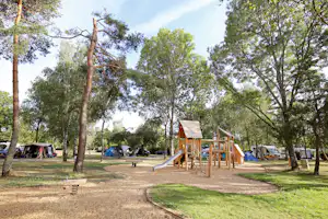 Camping Huttopia Etang de Fouché - Kinderspielplatz auf dem Campingplatz
