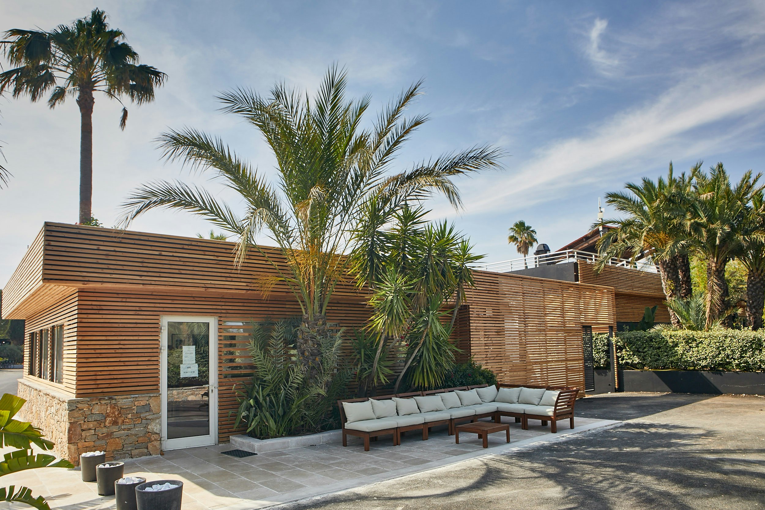 Camping Ecolodge L'Étoile d'Argens - Campingplatz Rezeption im Grünen