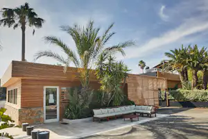 Camping Ecolodge L'Étoile d'Argens - Campingplatz Rezeption im Grünen