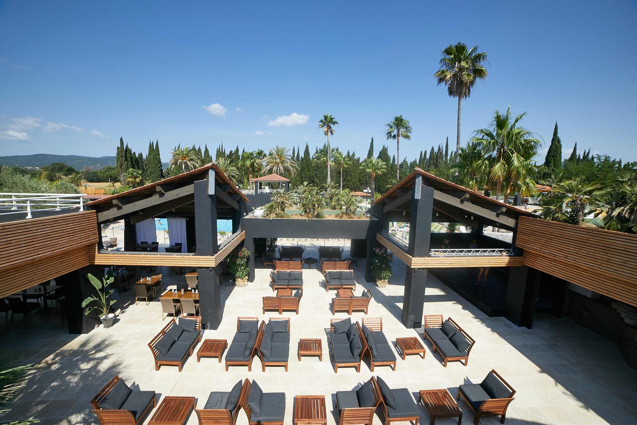 Camping Ecolodge L'Étoile d'Argens - Restaurant Terrasse auf dem Campingplatz