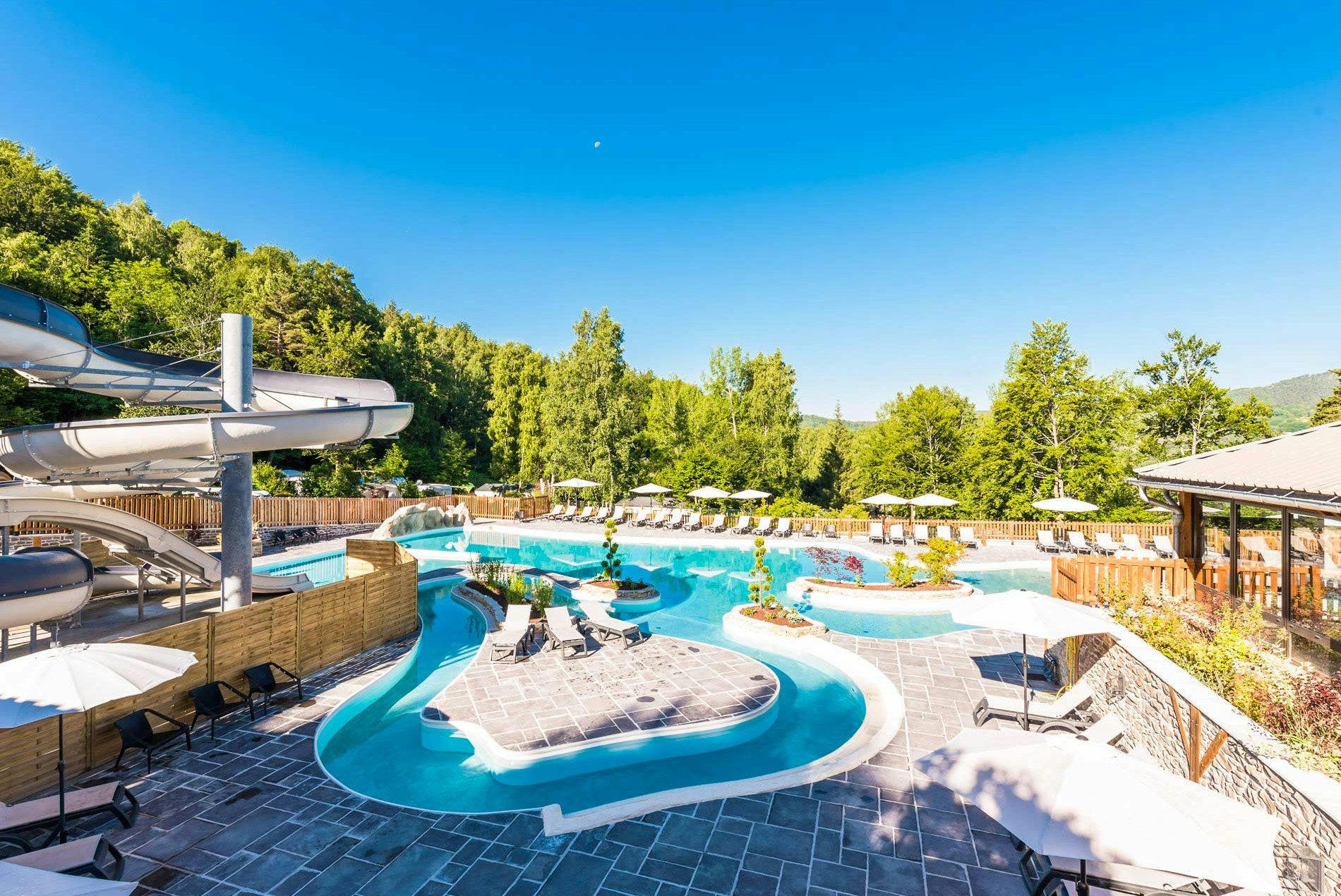 Yelloh! Village L'Étoile des Neiges - Wasserpark mit Rutschen auf dem Campingplatz