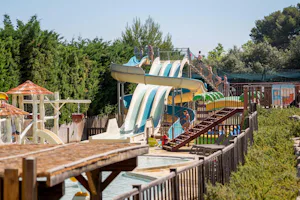 Yelloh! Village Luberon Parc - Rutschen im Wasserpark des Campingplatzes