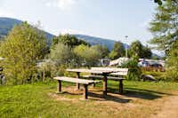 Camping Luganolake - Kleine Parkanlage für Gäste vom Campingplatz