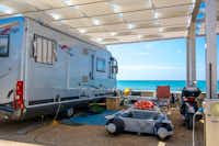 Camping Luminoso  -  Wohnwagenstellplatz im Schatten am Meer