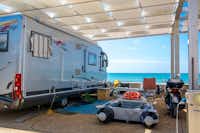 Camping Luminoso  -  Wohnwagenstellplatz im Schatten am Meer