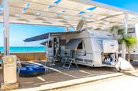 Camping Luminoso  -  Wohnwagenstellplatz mit Blick auf auf das Meer