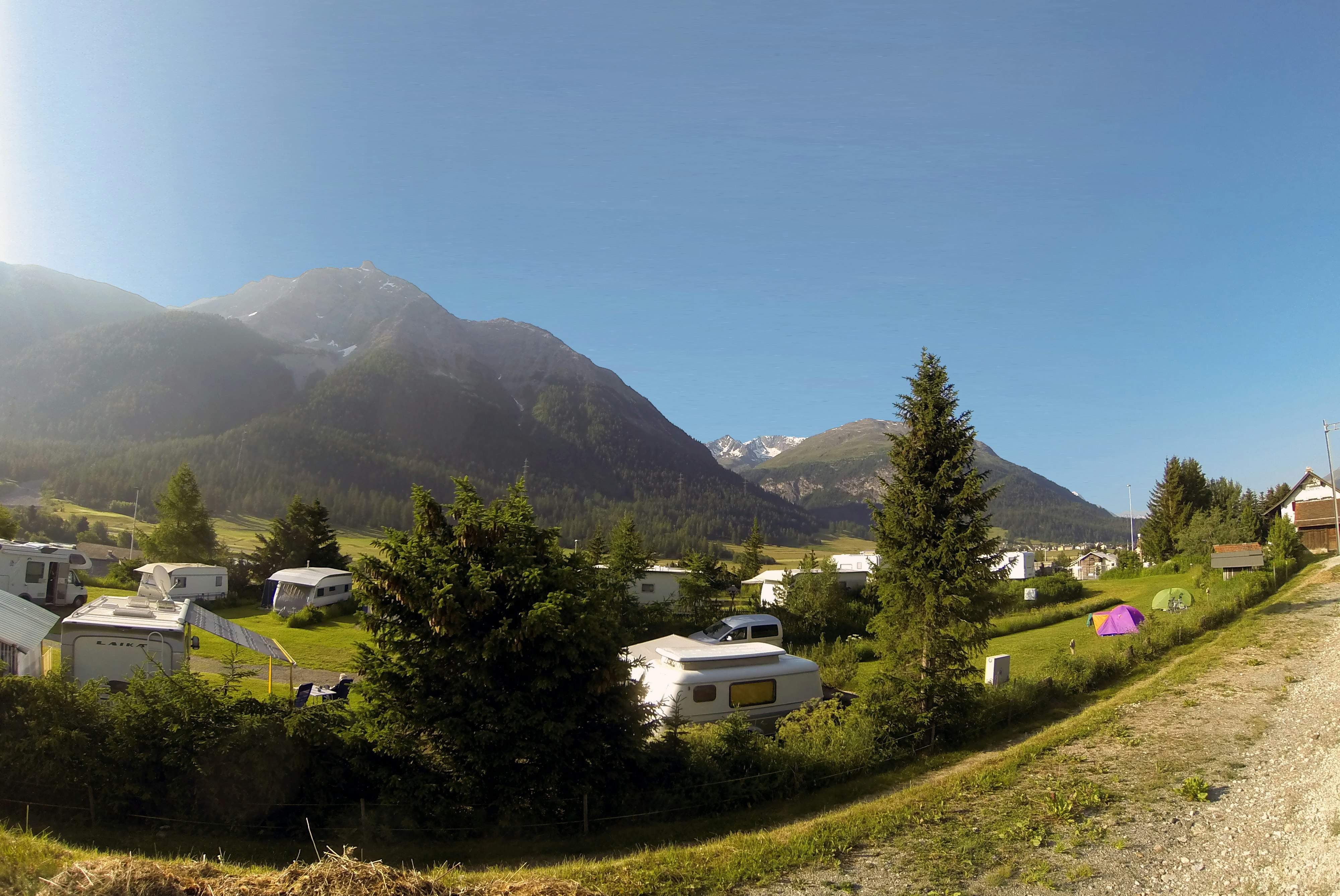 Camping Madulain - Standplätze auf der Wiese auf dem Campingplatz