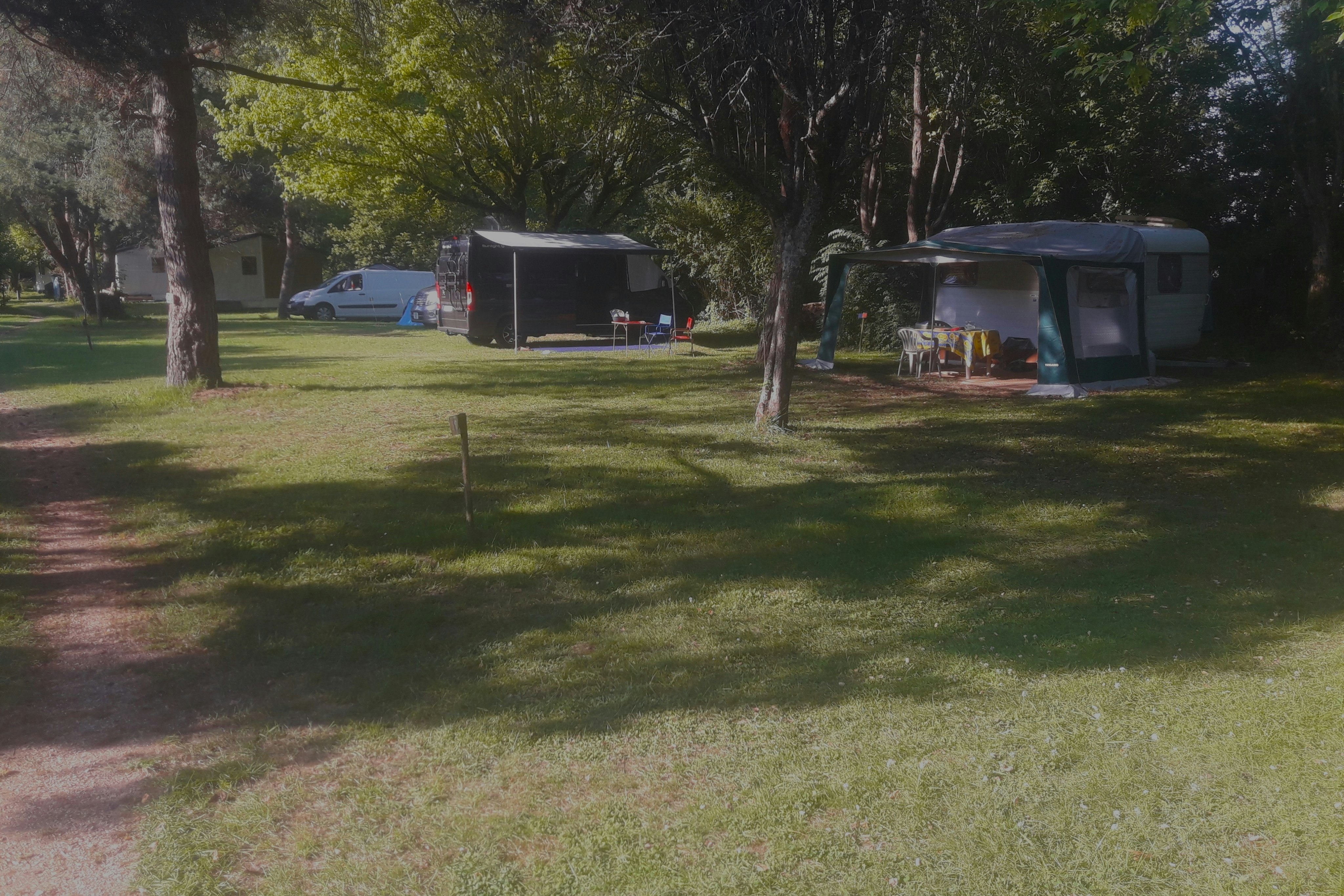 Camping Magali Plage - Standplatzwiese auf dem Campingplatz