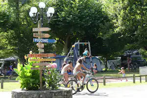 Camping Maisonneuve Dordogne - Spielplatz auf dem Campingplatz