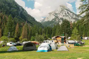 Camping Marmolada Malga Ciapela Camping Malga Ciapela Marmolada - Zeltplätze auf der Wiese mit Blick auf die Berge