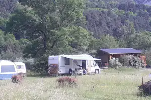Camping Mandala - Stellplätze im Grünen auf dem Campingplatz