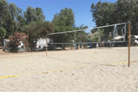 Camping Mani Beach  -  Volleyballfeld am Strand vom Campingplatz