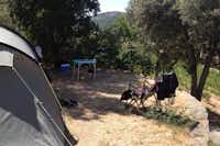 Camping Manjastre - Zeltplatz im Halbschatten