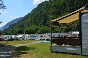 Camping Manor Farm (1) - Mobilheime auf grüner Wiese auf dem Campingplatz