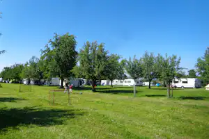Camping Manser - Feld für sportliche Aktivitäten