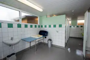 Camping Manser - Sanitärbereich mit Babybadewanne