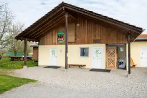 Camping Manser - Sanitärgebäude auf dem Campingplatz