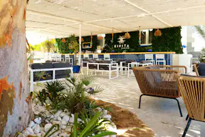 Camping Mar Menor - Entspannungsbereich mit schattigen Sesseln
