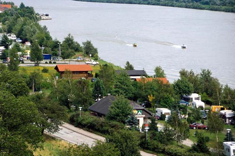 Camping Marbacher Freizeitzentrum - Luftaufnahme auf den Campingplatz am Ufer der Donau