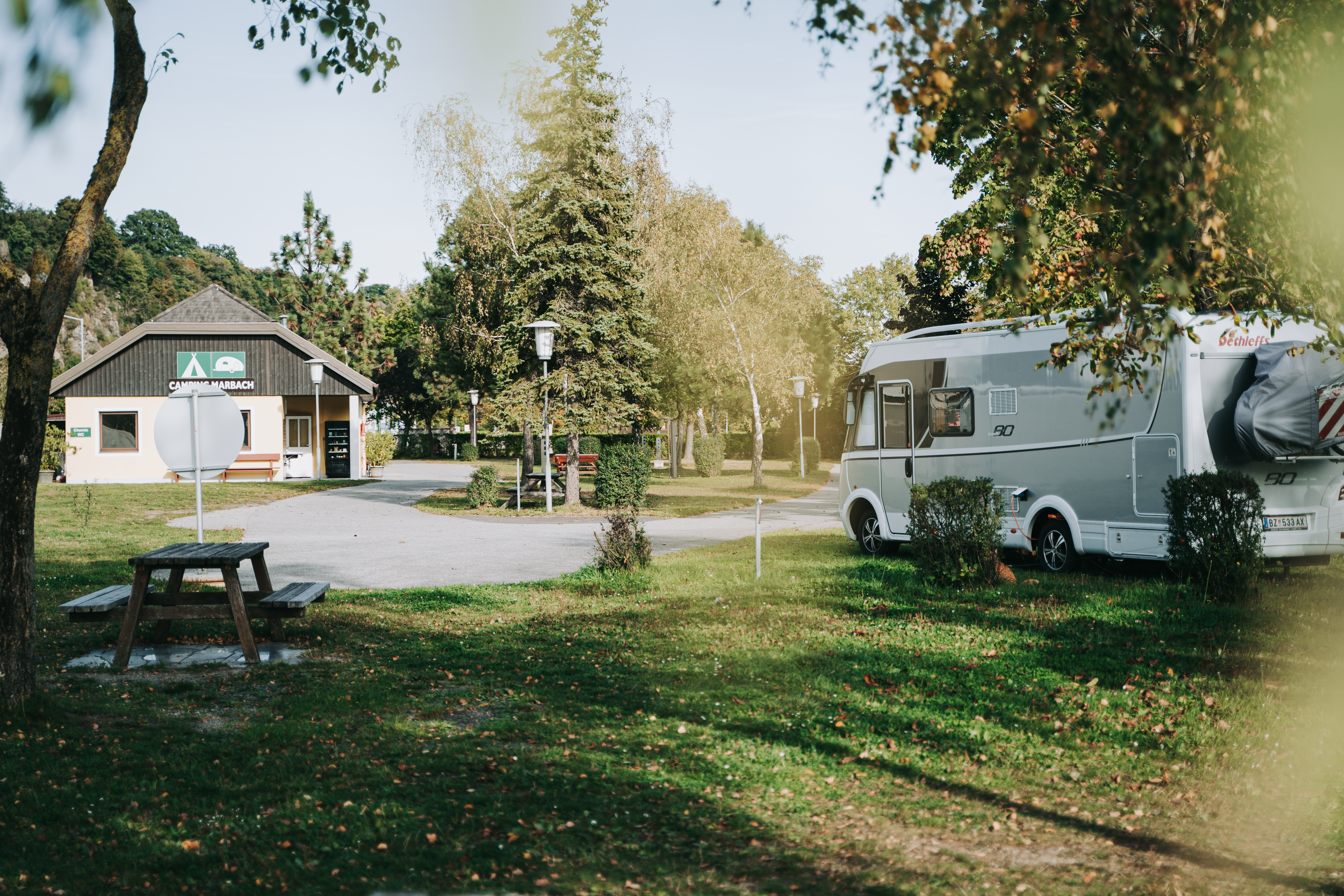 Camping Marbacher Freizeitzentrum - Wohnmobil- und  Wohnwagenstellplätze auf dem Campingplatz