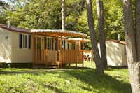 Camping Mare Pineta  - Mobilheim mit Veranda auf dem Campingplatz