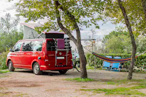 Camping Mare Pineta - Standplatz mit Hängematte auf dem Campingplatz