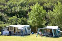 Camping Mareblu  -  Wohnwagen- und Zeltstellplatz  am Waldrand auf dem Campingplatz