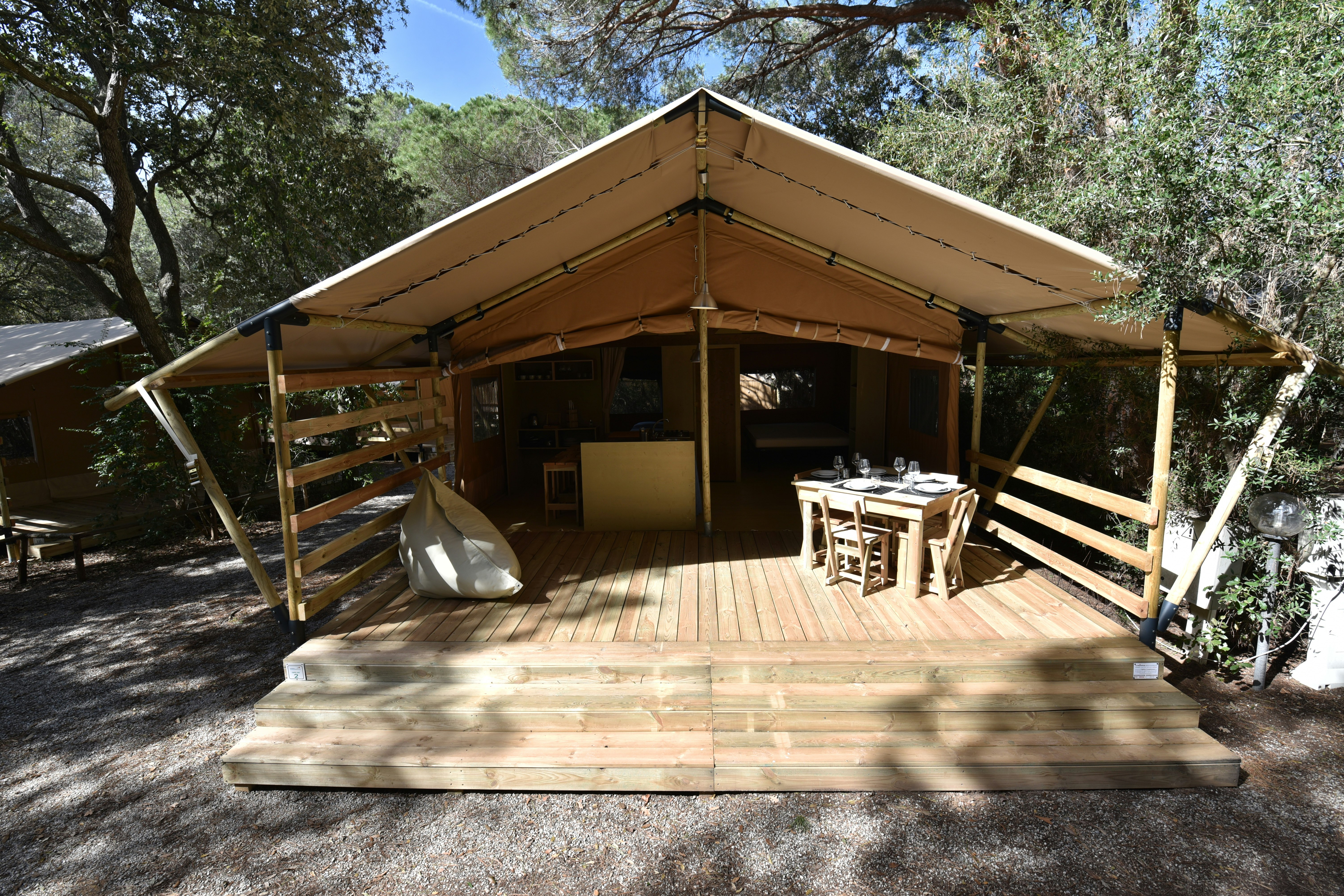 Camping Maremma Sans Souci  -  Mobilheim mit Terrasse auf dem Campingplatz