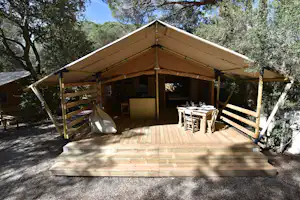 Camping Maremma Sans Souci - Mobilheim mit Terrasse auf dem Campingplatz