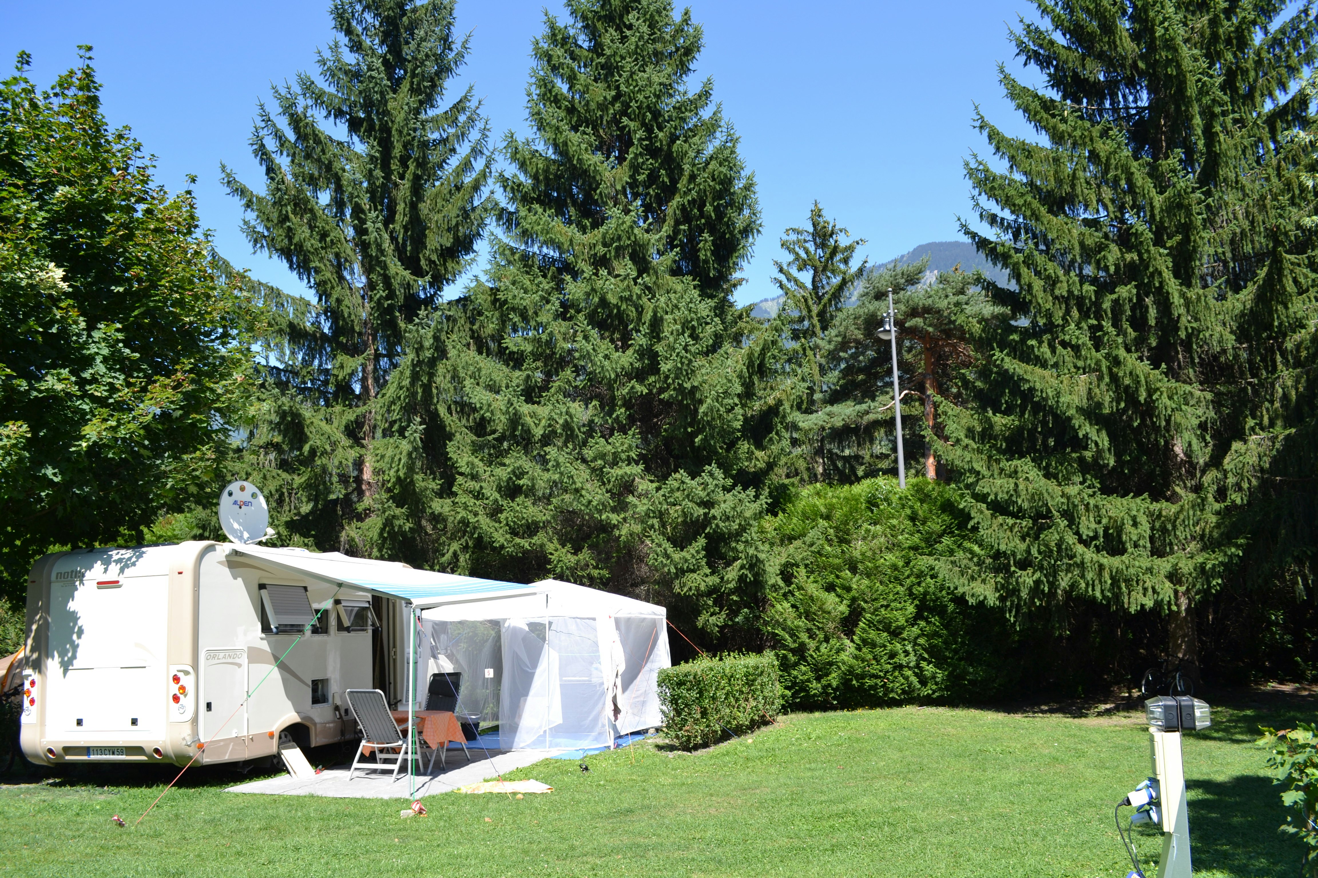 Camping Marie France - Standplätze im Grünen auf dem Campingplatz
