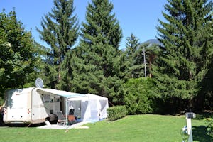 Camping Marie France - Standplätze im Grünen auf dem Campingplatz