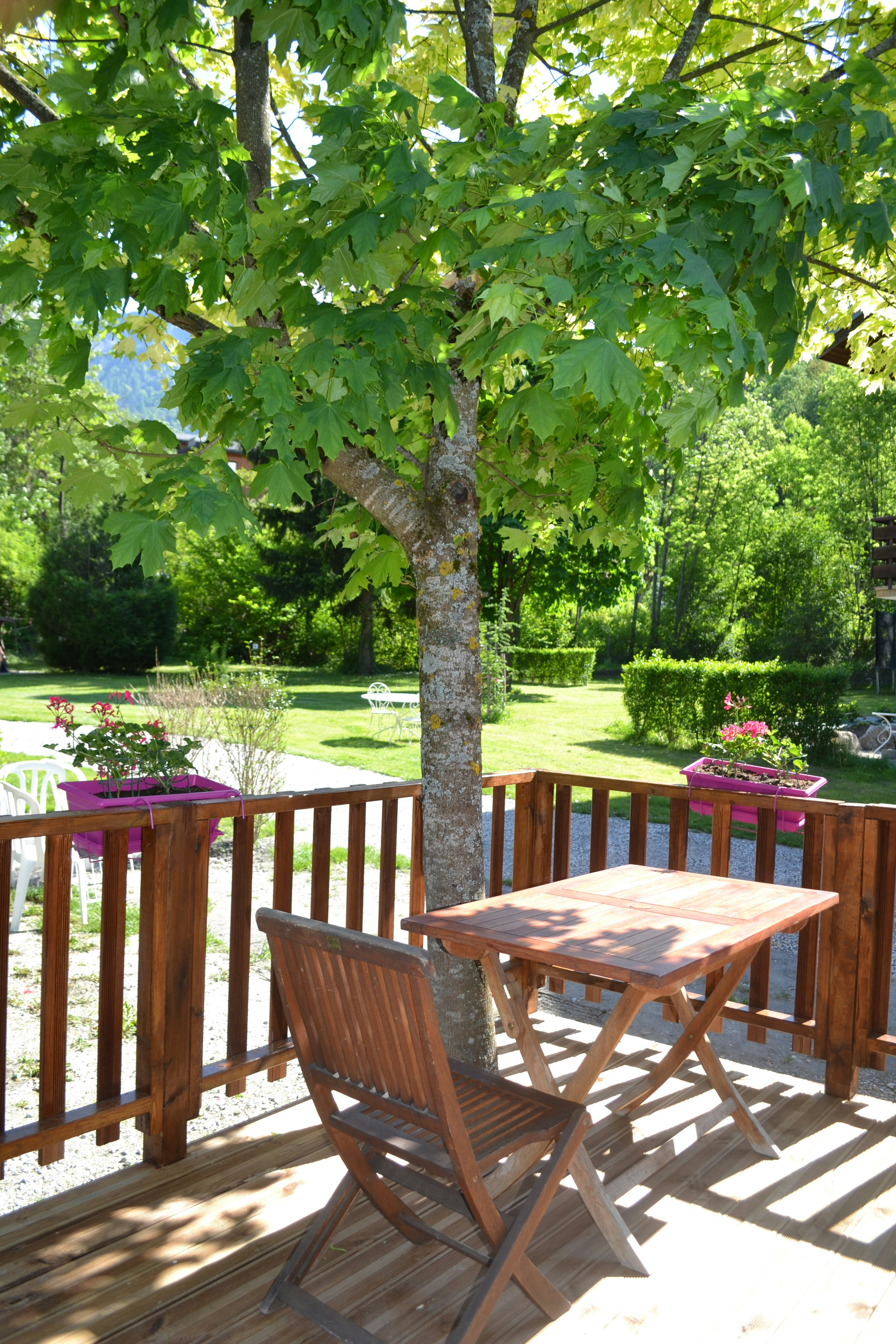 Camping Marie France - Terrasse eines Mobilheims auf dem Campingplatz