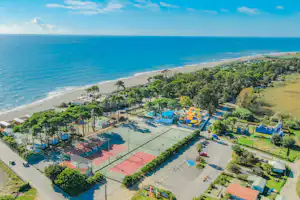 Capfun Camping Marina Aléria - Campingplatz aus der Vogelperspektive
