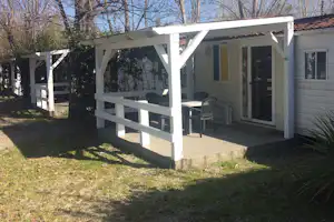Camping Marina di Rossano - Mobilheime mit Terrasse auf dem Campingplatz