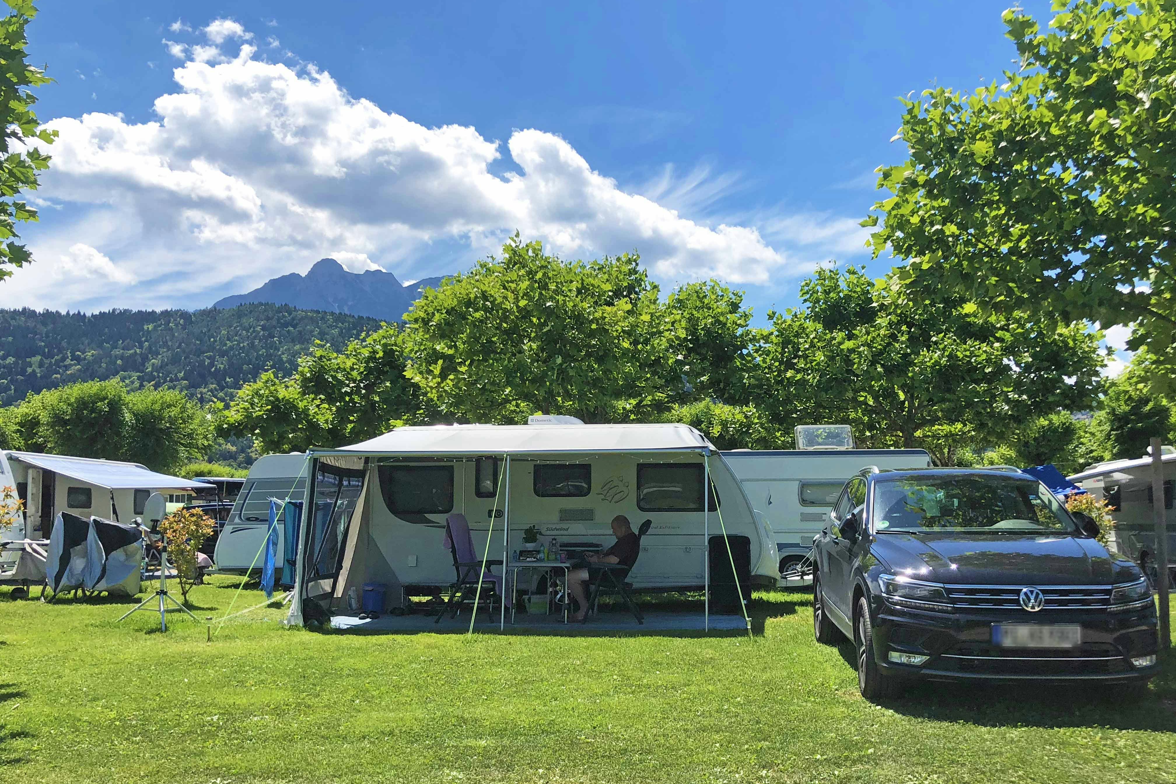 Camping Mario Village - Standplätze auf der Wiese auf dem Campingplatz