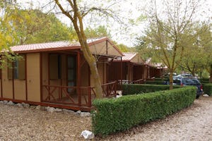 Camping Mariola - Mobilheime des Campingplatzes im Grünen